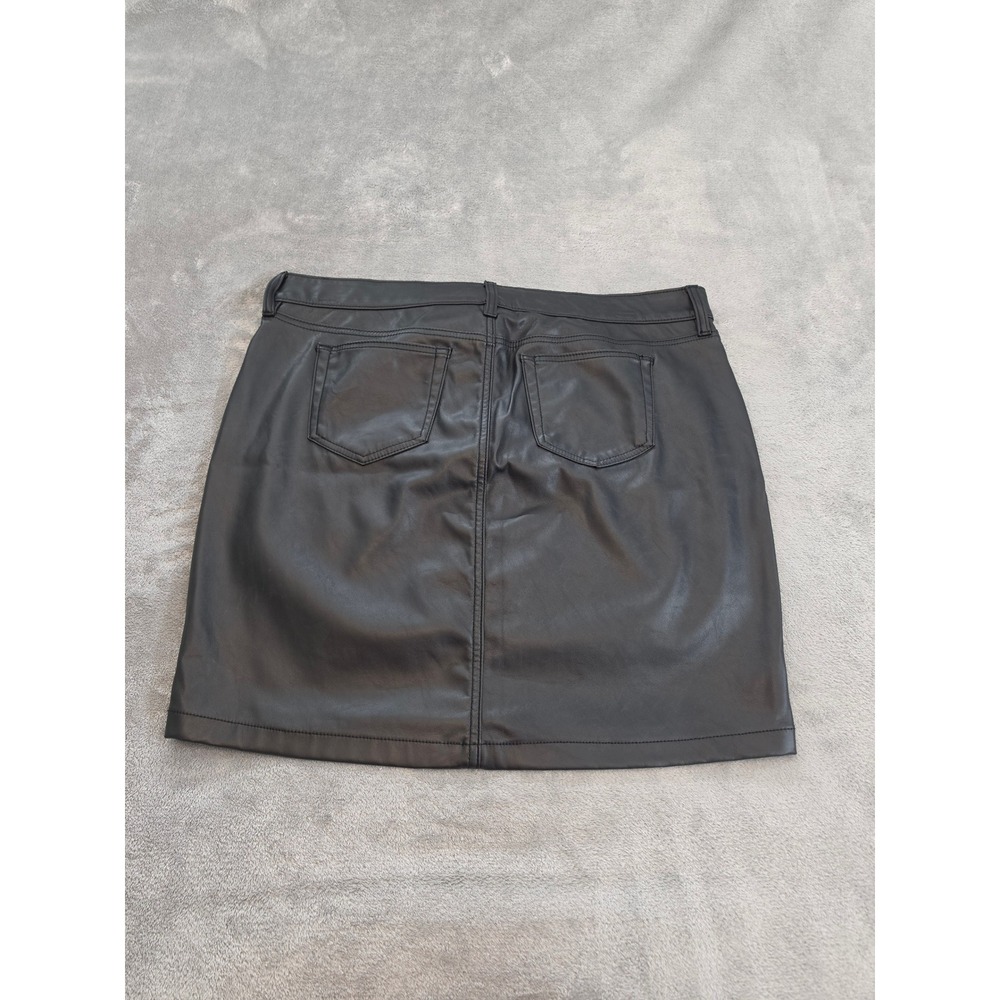 Torrid Black Faux Leather Mini Skirt Womens 14 Elastic Waist 5 Pocket Edgy Matte - Picture 8 of 9